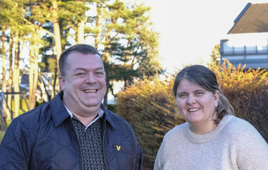 Christer og Hilde Askildsen vet hva det vil si å kjøre seg helt ned på bunnen, og de kan nå bruke erfaringene i jobbene sine i Stavanger.  Foto: Berit Kristensen Seber